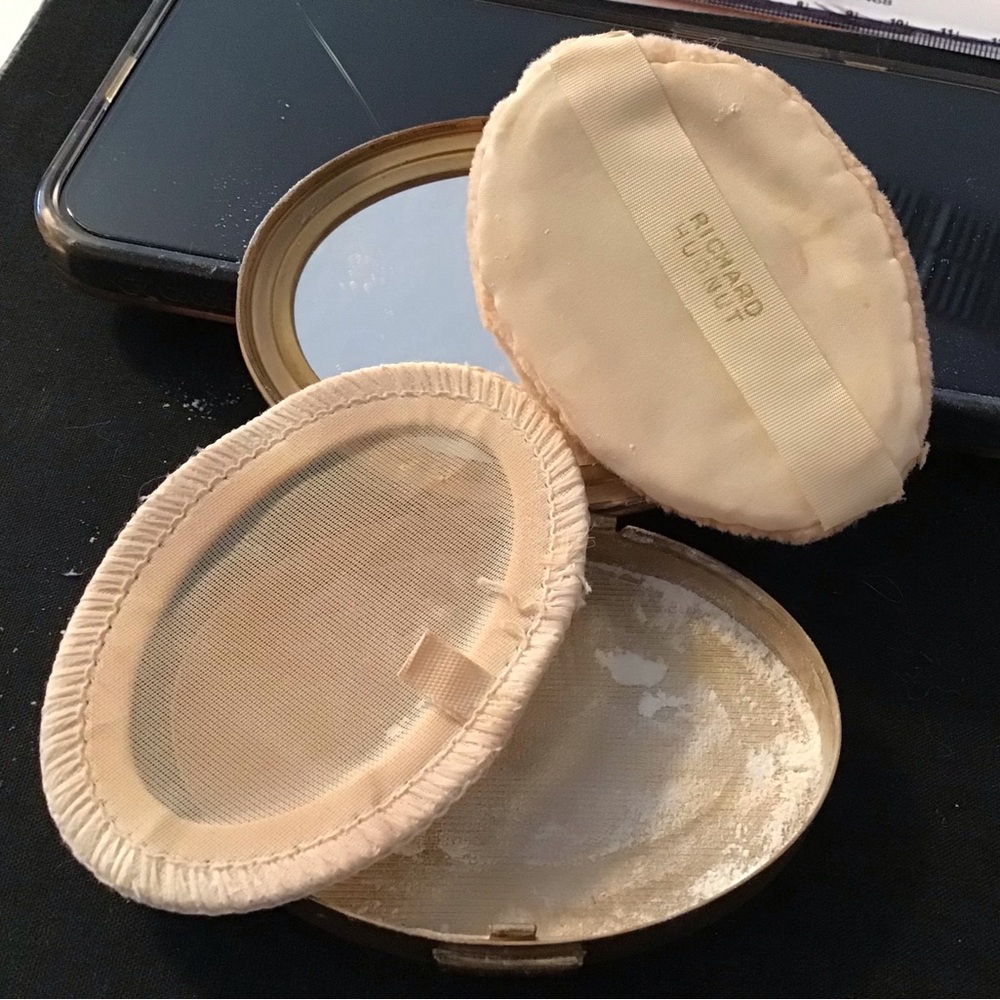 VINTAGE RICHARD HUDNUT GOLD COMPACT
